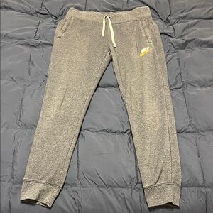 Grey Nike Sweatpants (M)